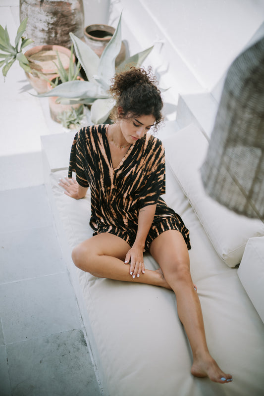 Kaia Dress Tie Dye in Black and Caramel