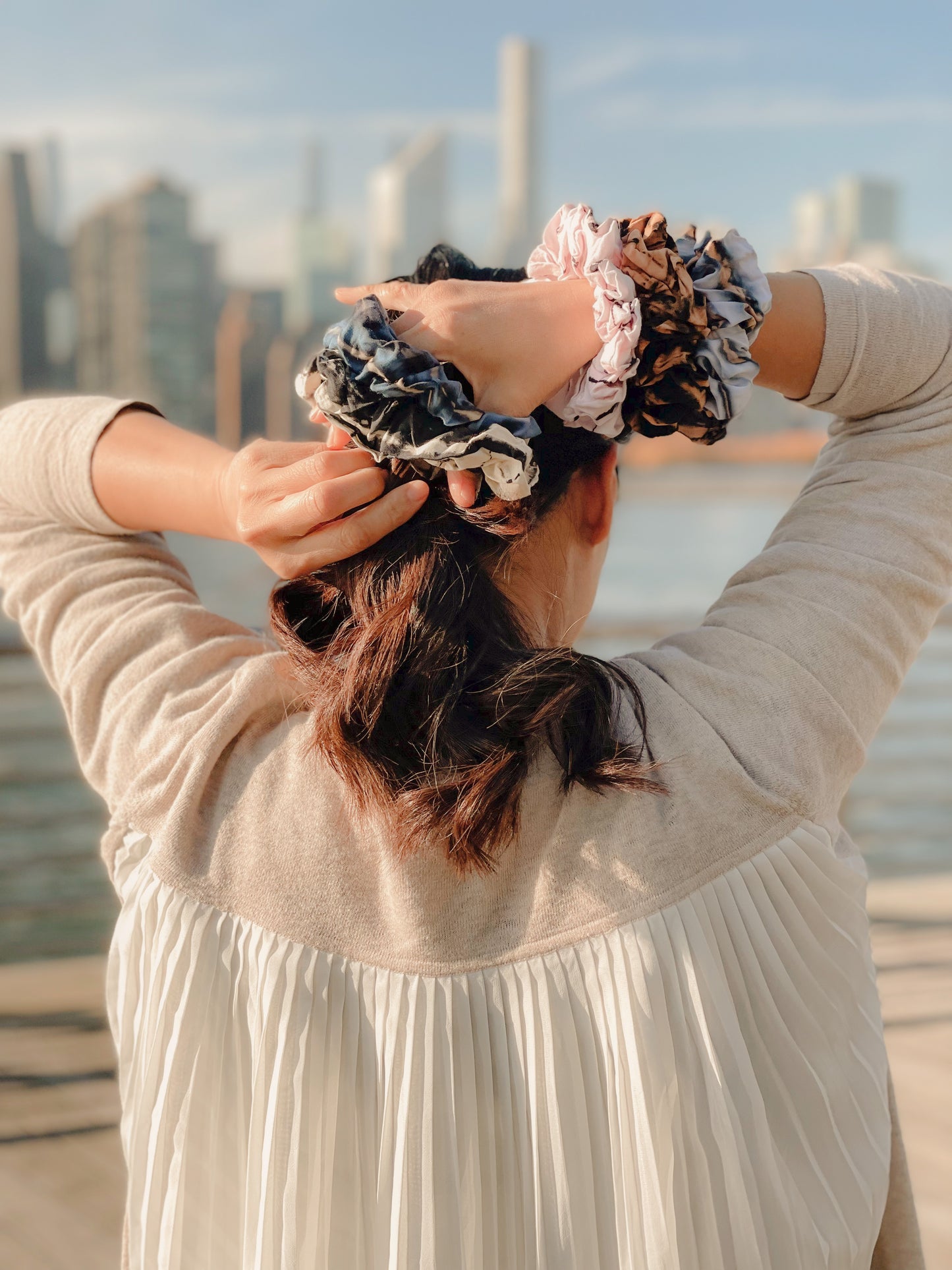 Tie Dye Scrunchie in Black and Caramel