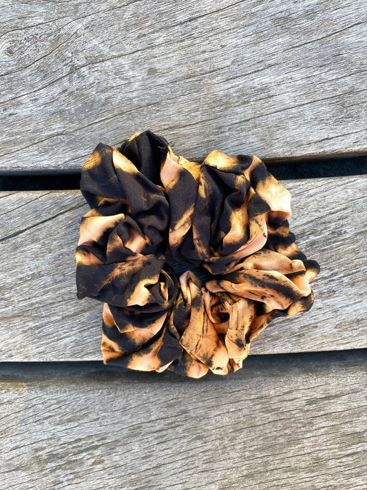 Tie Dye Scrunchie in Black and Caramel